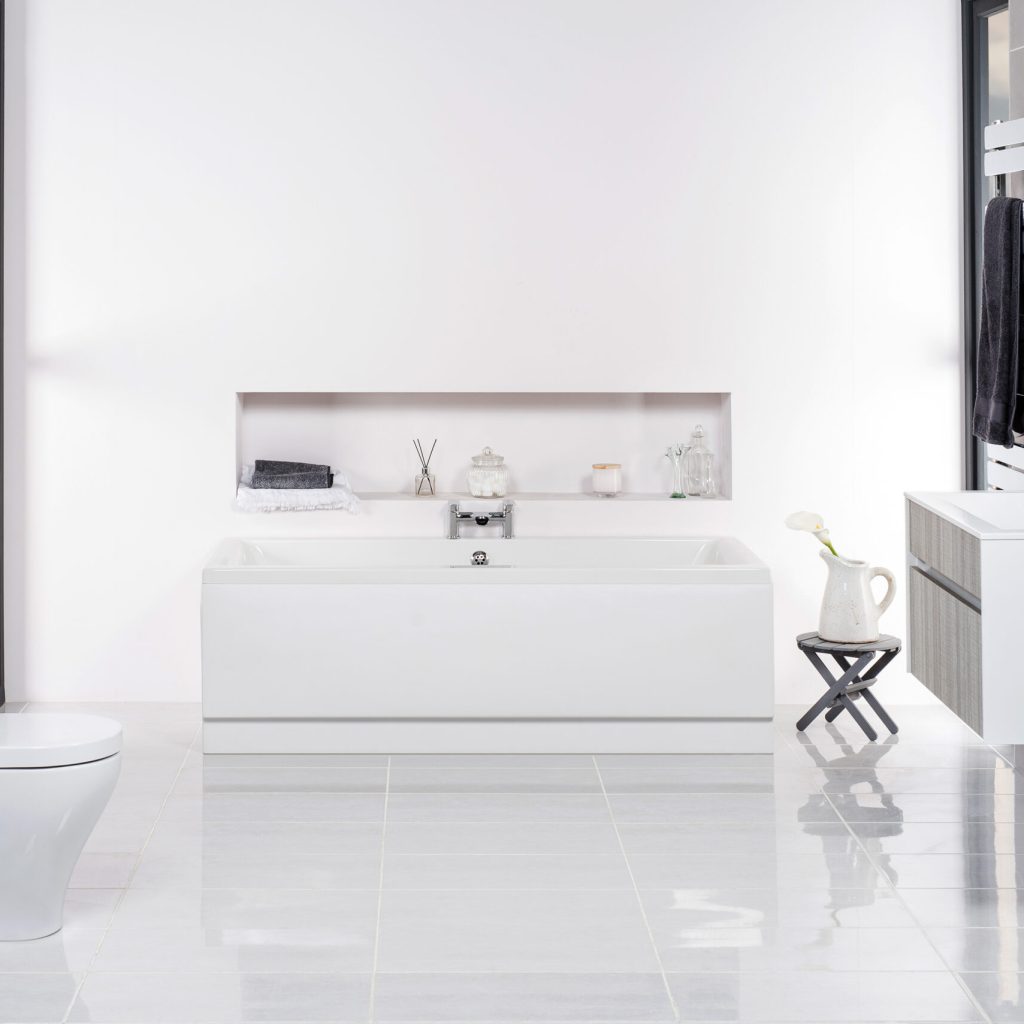Dette billedet beskriver, hvordan man kan vedligeholde sit badeværelse rent og sundt.